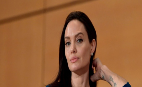 أنجلينا جولي على وشك الزواج برجل آخر أنجلينا جولي على وشك الزواج برجل آخر