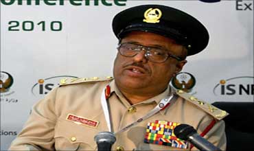 خلفان ينفي لقاءه مسؤولا أمنيا إسرائيليا في قطر 