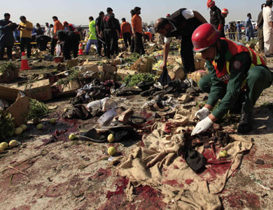 مقتل 23 شخصا اثر انفجار قنبلة في سوق للخضار بباكستان