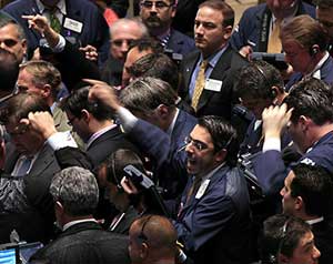 ديون أوروبا تهبط بالأسهم واليورو   