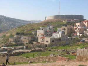 مستوطنون يستولون على مبنى في جبل المكبر في القدس