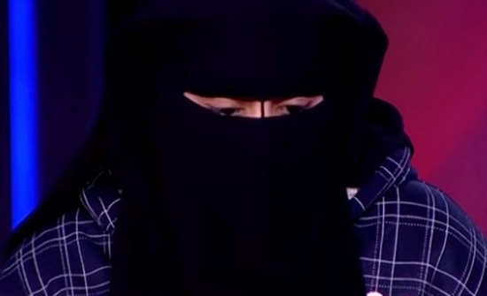 مصر.. ضحية اعتداء جسدي تنهار على الهواء وهي تكشف تفاصيل الحادثة (فيديو) مصر.. ضحية اعتداء جسدي تنهار على الهواء وهي تكشف تفاصيل الحادثة (فيديو)