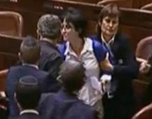 بالفيديو: طرد حنين زعبي من الكنيست لوصفها الجنود الاسرائيليين بالقتلة بالفيديو: طرد حنين زعبي من الكنيست لوصفها الجنود الاسرائيليين بالقتلة