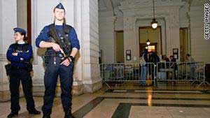 اعتقال 11 مشتبهاً بالإرهاب في 3 دول أوروبية