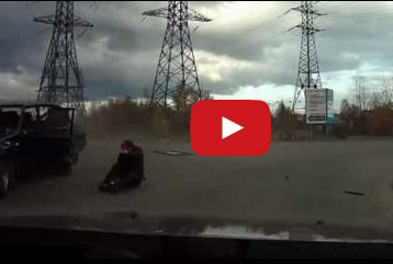 شاهد حادث يرمي سائق خارج سيارته!