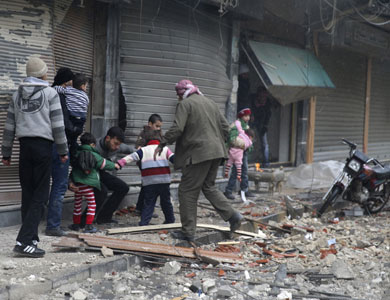 مقتل 15 شخصا على الأقل في قصف بالطيران على حلب في شمال سوريا