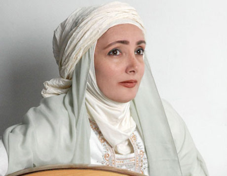 عايدة الأيوبي تعود للغناء بعد 13 عاما 