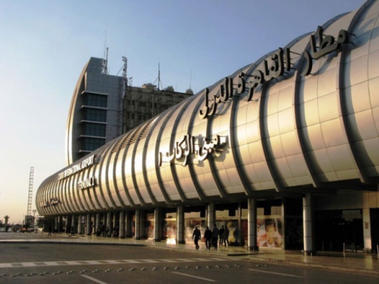 مصر : القبض على مسافر اردني بتهمة محاولة تهريب دولارات الى تركيا