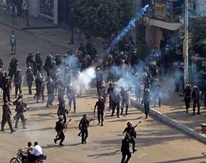 احتجاز العشرات بقضية أحداث الجيزة 