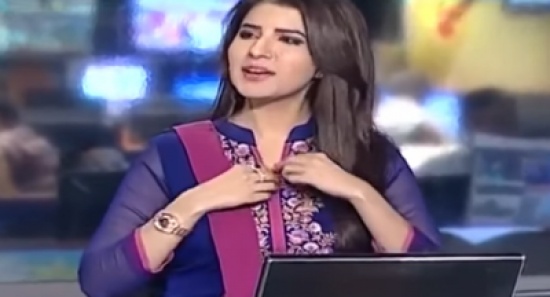 بالفيديو.. مذيعة تتعرض لموقف محرج على الهواء