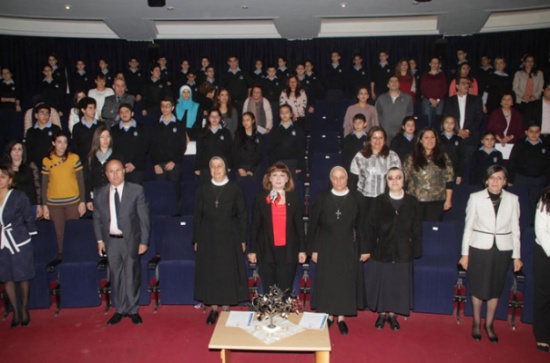 راهبات الوردية تحتفي بمناسبة اليوم العربي باللغة العربية