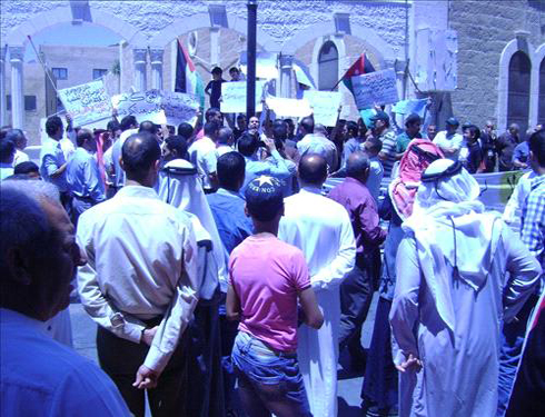 وقفة احتجاجية بالمزار الجنوبي تطالب بالاسراع في تنفيذ الاصلاحات الشاملة