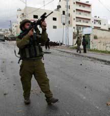 اصابة فتى فلسطيني برصاص الاحتلال بالقرب من بيت حانون 