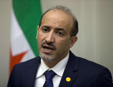 الجربا يلتقي هولاند الثلاثاء ويجدد مطلبه تزويد المعارضة بأسلحة نوعية