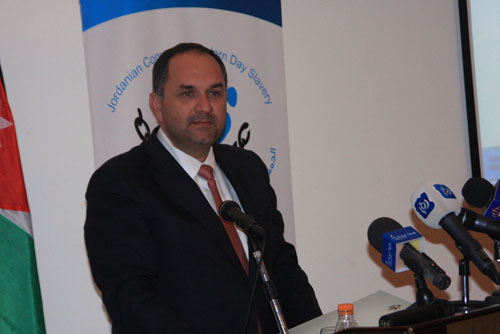 التلهوني يتفقد دائرة التنفيذ في بداية عمان