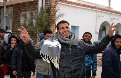 عودة 192 مصريا من النازحين من ليبيا على أول رحلات الجسر الجوي