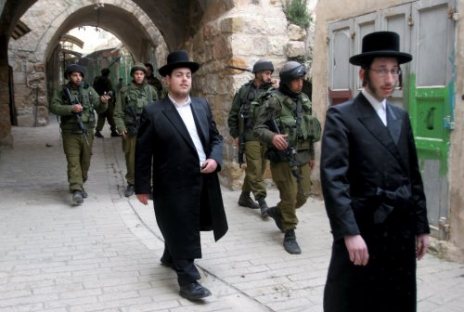 مستوطنون يهود يستولون على منزل في الخليل