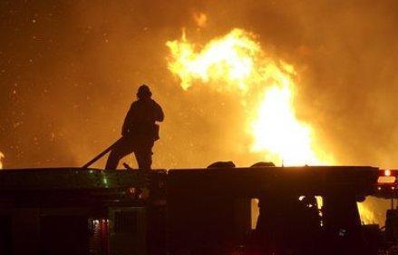 اصابة بحريق مستودع في عمان..تفاصيل