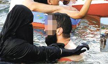 غرامة 3500 دولار أو السجن لمدة سنة لمن ترتدي " مايوه "