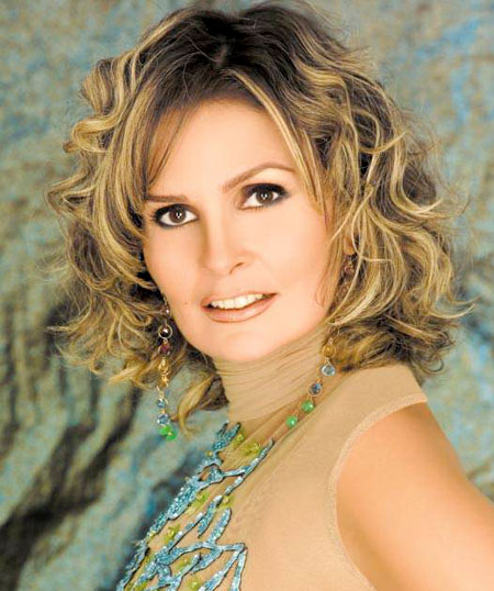 تكريم "يسرا" كـشخصية عام 2015 تكريم "يسرا" كـشخصية عام 2015