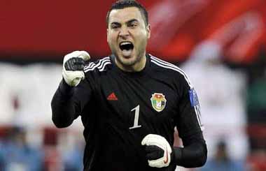 حارس مرمى المنتخب الوطني شفيع يتعرض لإصابة حارس مرمى المنتخب الوطني شفيع يتعرض لإصابة