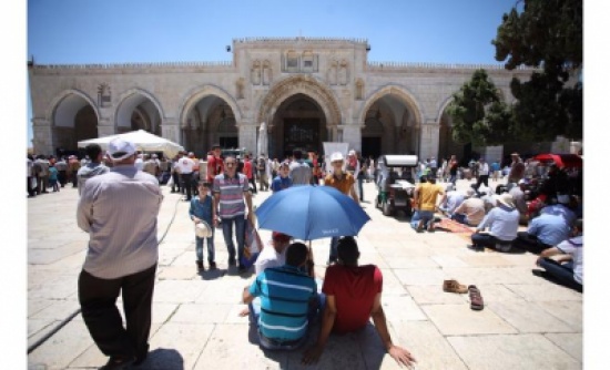 300 ألف فلسطيني صلوا الجمعة الثالثة من رمضان في الأقصى 300 ألف فلسطيني صلوا الجمعة الثالثة من رمضان في الأقصى