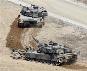 حلف الاطلسي سيواصل مهامه في العراق بعد العام 2011