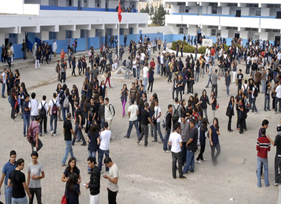 اضراب عام لطلبة المدارس احتجاجا على تغيير المناهج