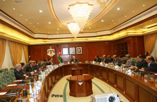 رئيس الوزراء يلتقي المحافظين في وزارة الداخلية رئيس الوزراء يلتقي المحافظين في وزارة الداخلية