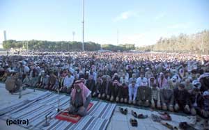 الاف المواطنين يؤدون صلاة الاستسقاء في عمان والمحافظات