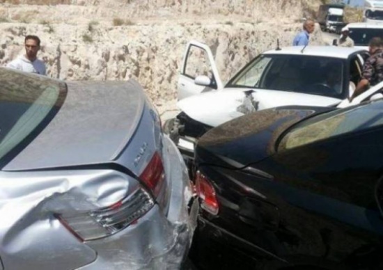 9 إصابات بتصادم ثلاث مركبات في شارع الاردن