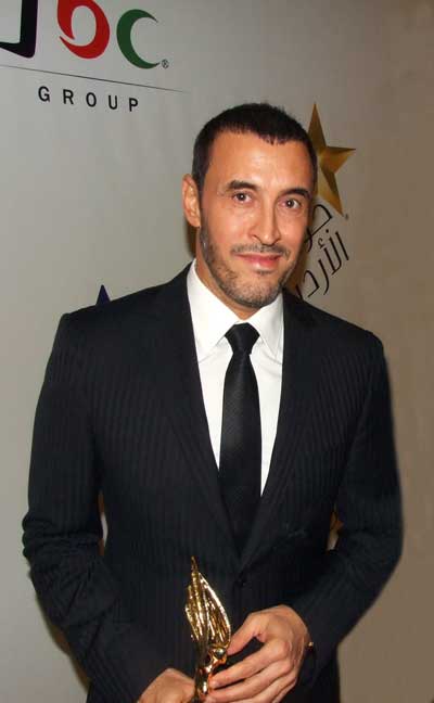 كاظم الساهر حائر بين "عدل" النساء و"دلعهن"