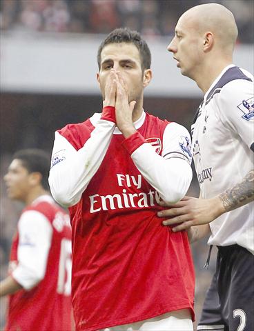 فابريجاس يواصل ابتعاده عن الملاعب 