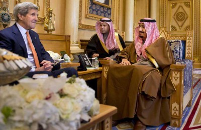 العاهل السعودي يبحث مع كيري المستجدات في سوريا وتدخلات إيران في المنطقة