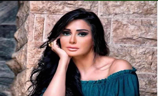 غادة عبدالرازق تخطف الانظار بإطلالة جريئة