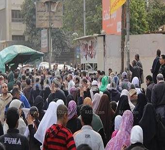 "كسرات الخبز" في مظاهرات صباحية منددة بالانقلاب في مصر "كسرات الخبز" في مظاهرات صباحية منددة بالانقلاب في مصر