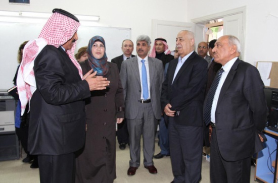 العيسوي يطلع على مستوى الخدمات المقدمة في عدد من مشاريع المبادرات الملكية في مأدبا العيسوي يطلع على مستوى الخدمات المقدمة في عدد من مشاريع المبادرات الملكية في مأدبا