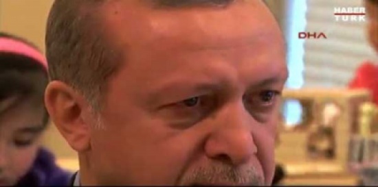 فيديو:قصيدة طفلة عن الرسول عليه السلام تبكي اردوغان في امريكا