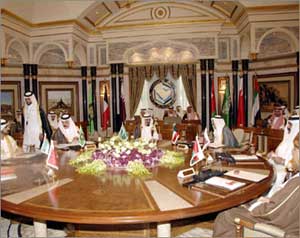 نووي إيران يهيمن على قمة الخليج