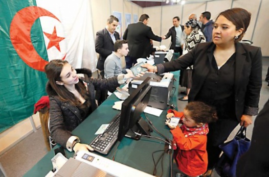 الجزائريون إلى صناديق الاقتراع الخميس والسباق الرئاسي بين بوتفليقة وبن فليس