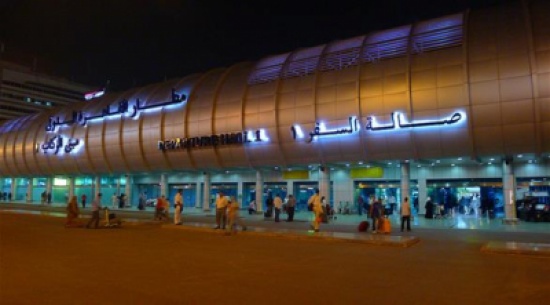 يمنية تهرب في دورة مياه مطار القاهرة حتى لا تسافر لزوجها يمنية تهرب في دورة مياه مطار القاهرة حتى لا تسافر لزوجها
