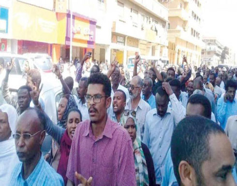 السودان.. احتجاجات وسط البلاد وهدوء حذر في العاصمة (شاهد) السودان.. احتجاجات وسط البلاد وهدوء حذر في العاصمة (شاهد)