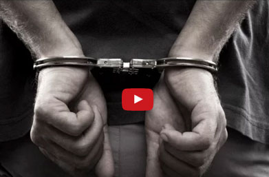 بالفيديو  : 10 صور سيلفي غبية ألقت بأصحابها في السجن..!!