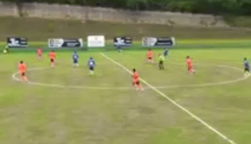 فيديو: لاعب برازيلي يخطف الأنظار بهدف صاروخي من منتصف الملعب فيديو: لاعب برازيلي يخطف الأنظار بهدف صاروخي من منتصف الملعب