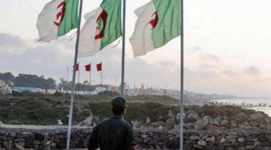 الجزائر وتونس تقرران انشاء 20 منطقة عسكرية مغلقة على حدودهما لمنع تسلل الإرهابيين الجزائر وتونس تقرران انشاء 20 منطقة عسكرية مغلقة على حدودهما لمنع تسلل الإرهابيين