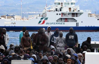 إيطاليا تنقذ 910 مهاجرين وإنقاذ نحو 600 قبالة ليبيا