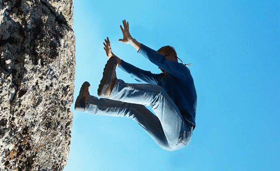 وفاة وافد اثر سقوطه عن مقطع صخري في وادي شعيب