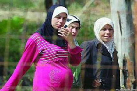 الزعتري : 15 ألف حامل وتدريب قابلات لمساعدتهن الزعتري : 15 ألف حامل وتدريب قابلات لمساعدتهن