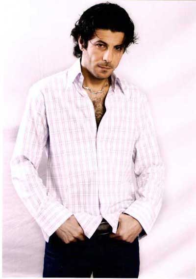 اياد نصار حائر بين لطيفة ومنة شلبي