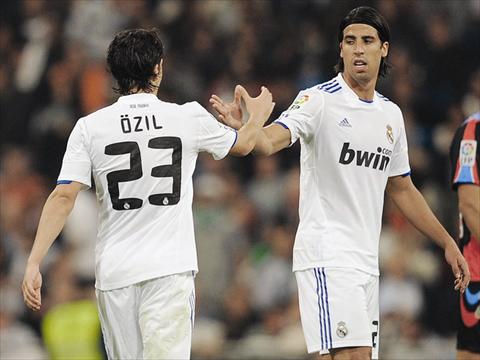 خضيرة يرشح ريال مدريد وميلان للقب "الاوروبي" .. وابيدال يقترح تقسيم "الكرة الذهبية" 